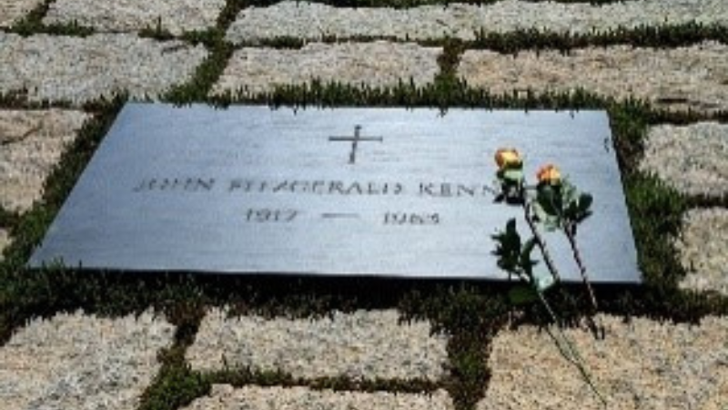 Photo of JFK's gravestone